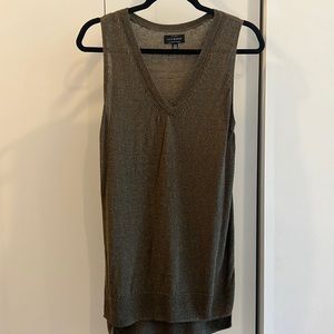 Long sleeveless tunic